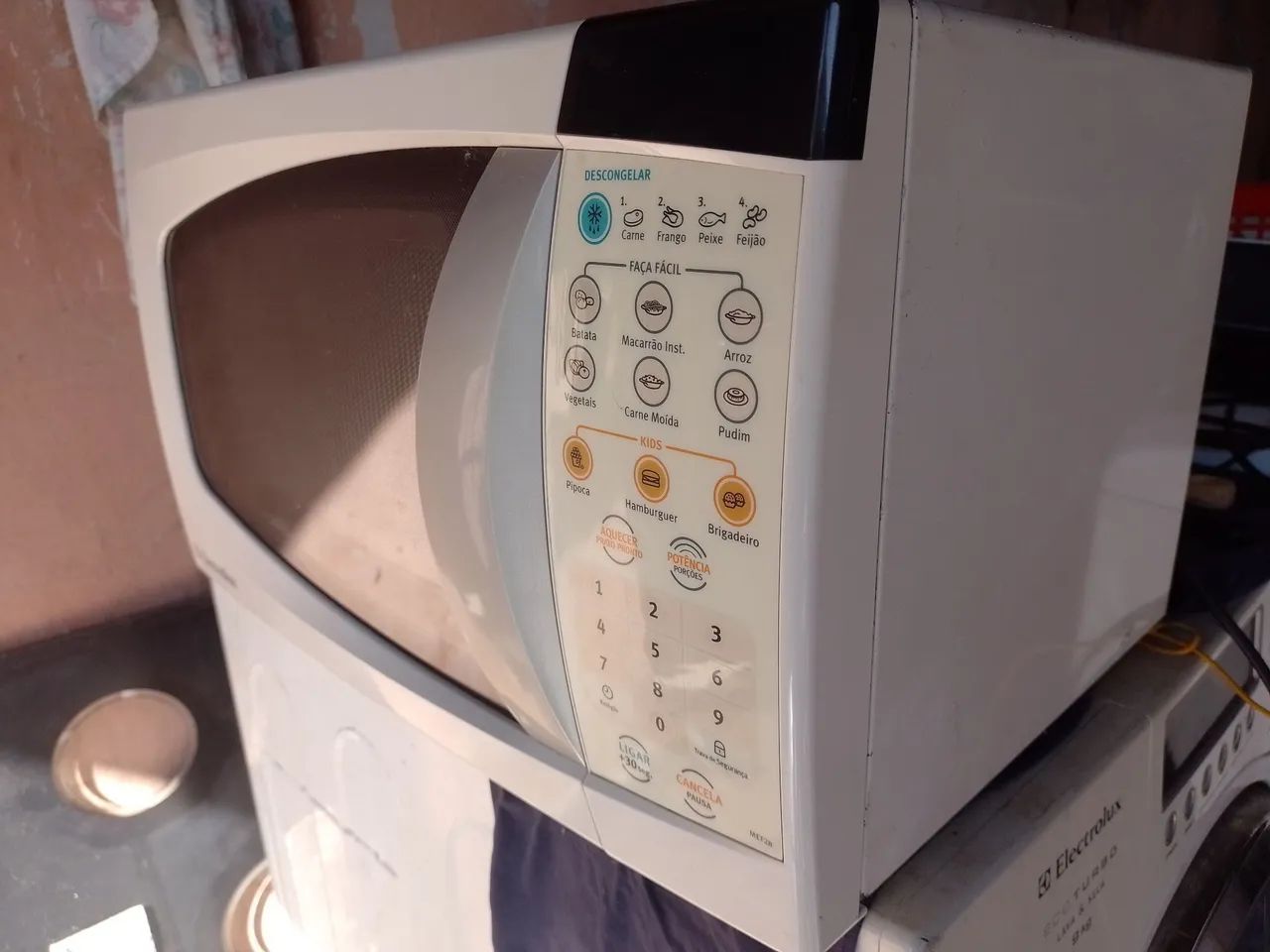 Micro-ondas MEF28 Electrolux 18 Litros - Foto 2
