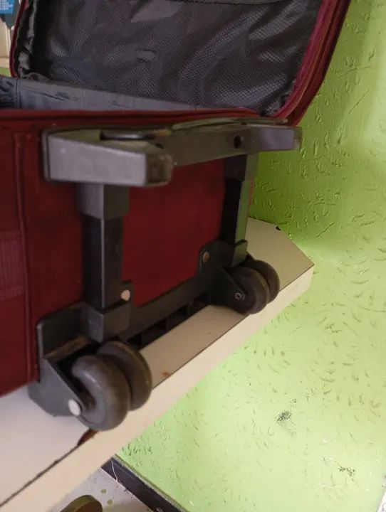 Maleta com rodinhas em perfeito estado - Foto 2
