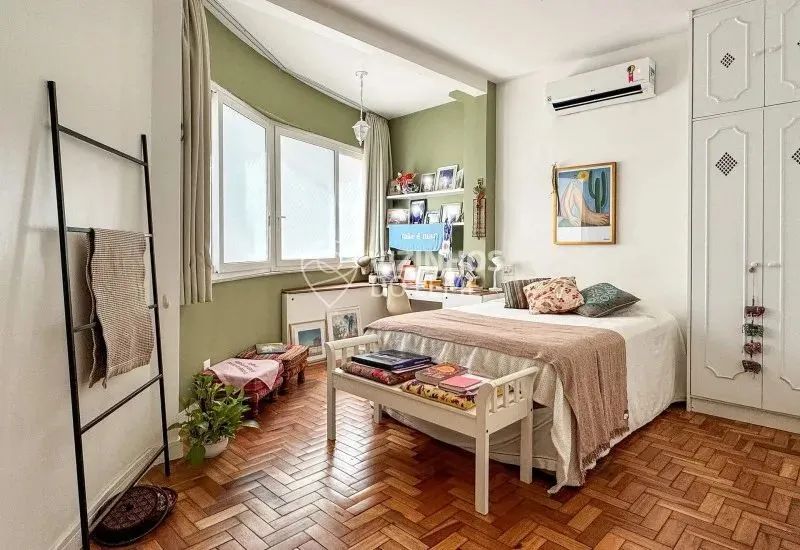 Quarto e Sala Reformado e Charmoso no Leme  Pronto para Morar ou Investir