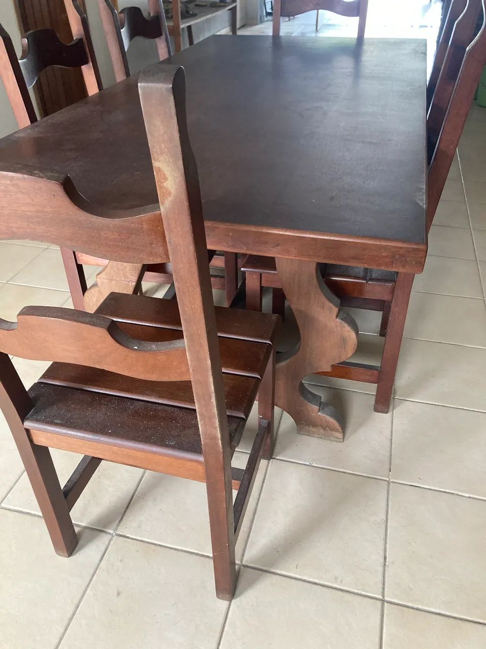Mesa de madeira com 6 cadeiras  - Foto 3
