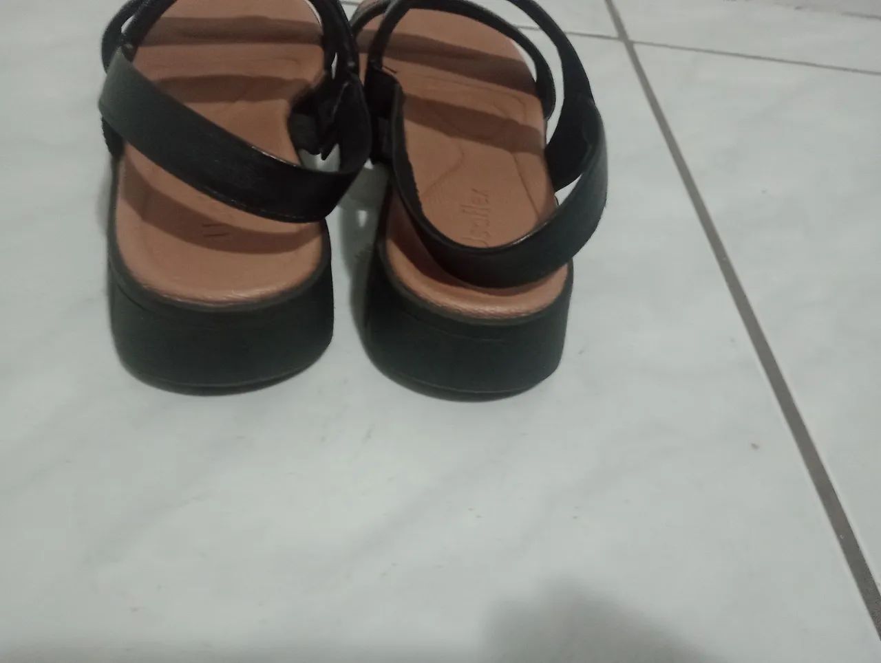 Sandália Usaflex preta. - Foto 4