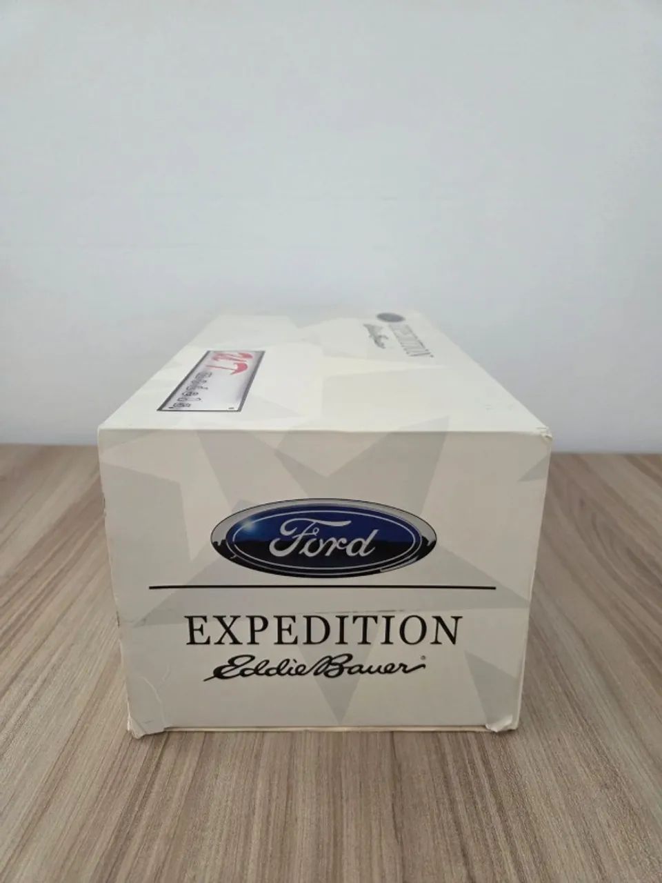 Ford Expedition Eddie Bauer 1:18 (UT MODELS) - Foto 2