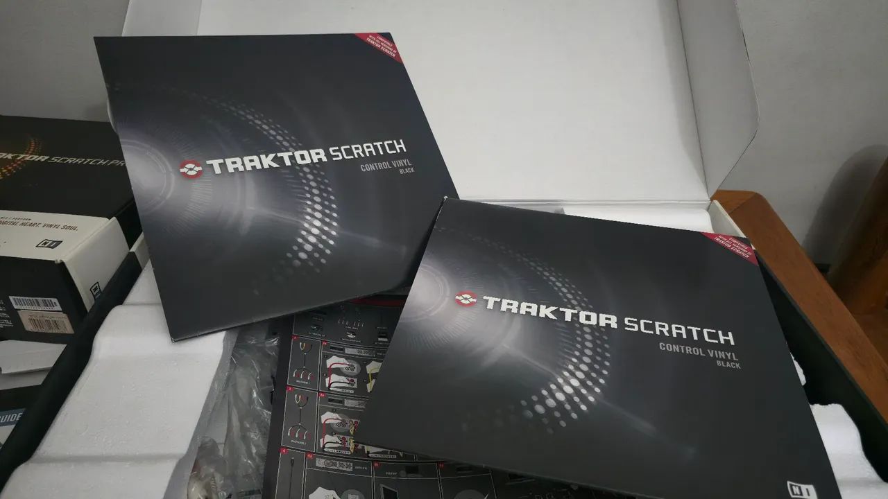 Controlador DJ Traktor Kontrol S4 Mk1 - Foto 4