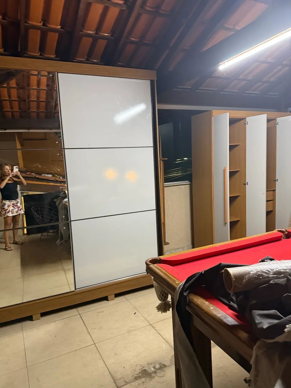 LINDO GUARDA ROUPA PRATICAMENTE NOVO - Foto 3