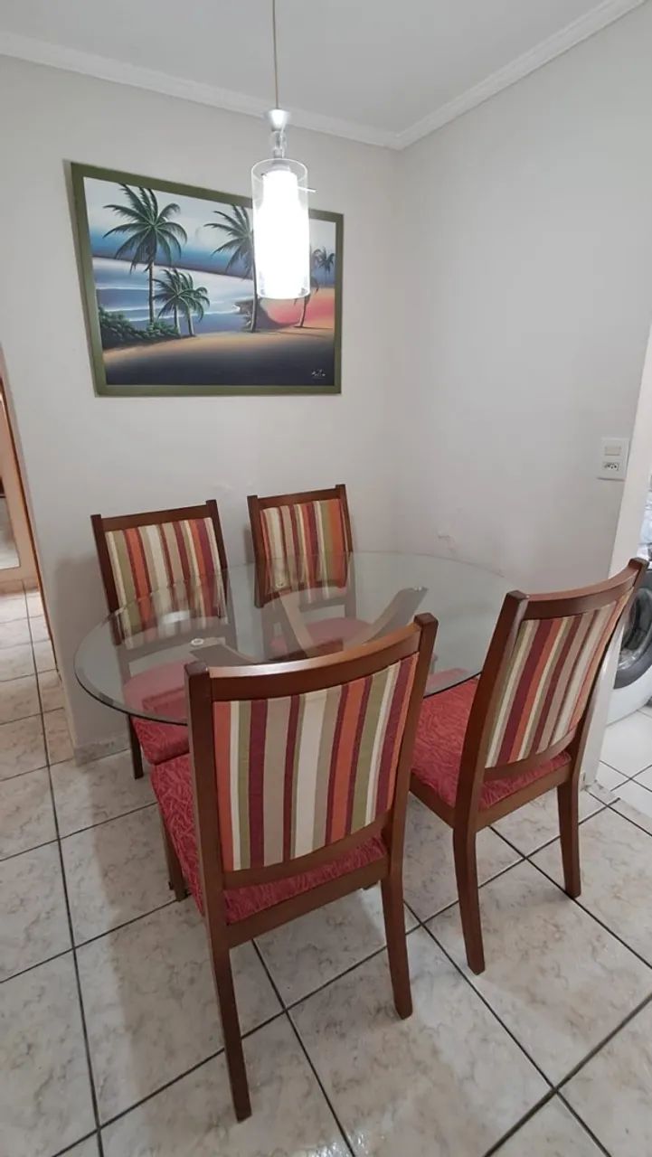 Mesa com 4 cadeiras.  - Foto 2
