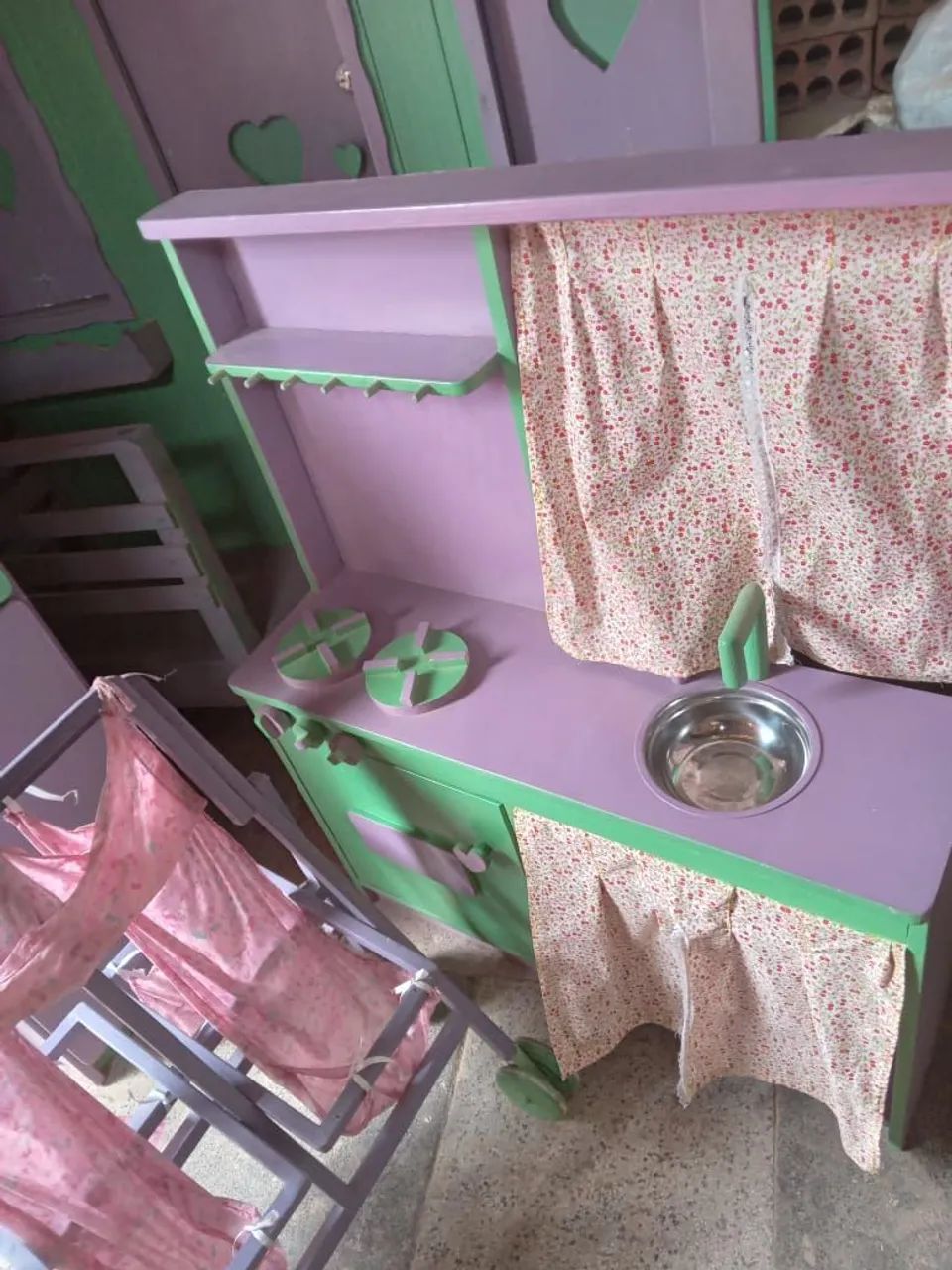 Casinha, módulo cozinha, geladeira, carinho para boneca gêmeas é berço  - Foto 4