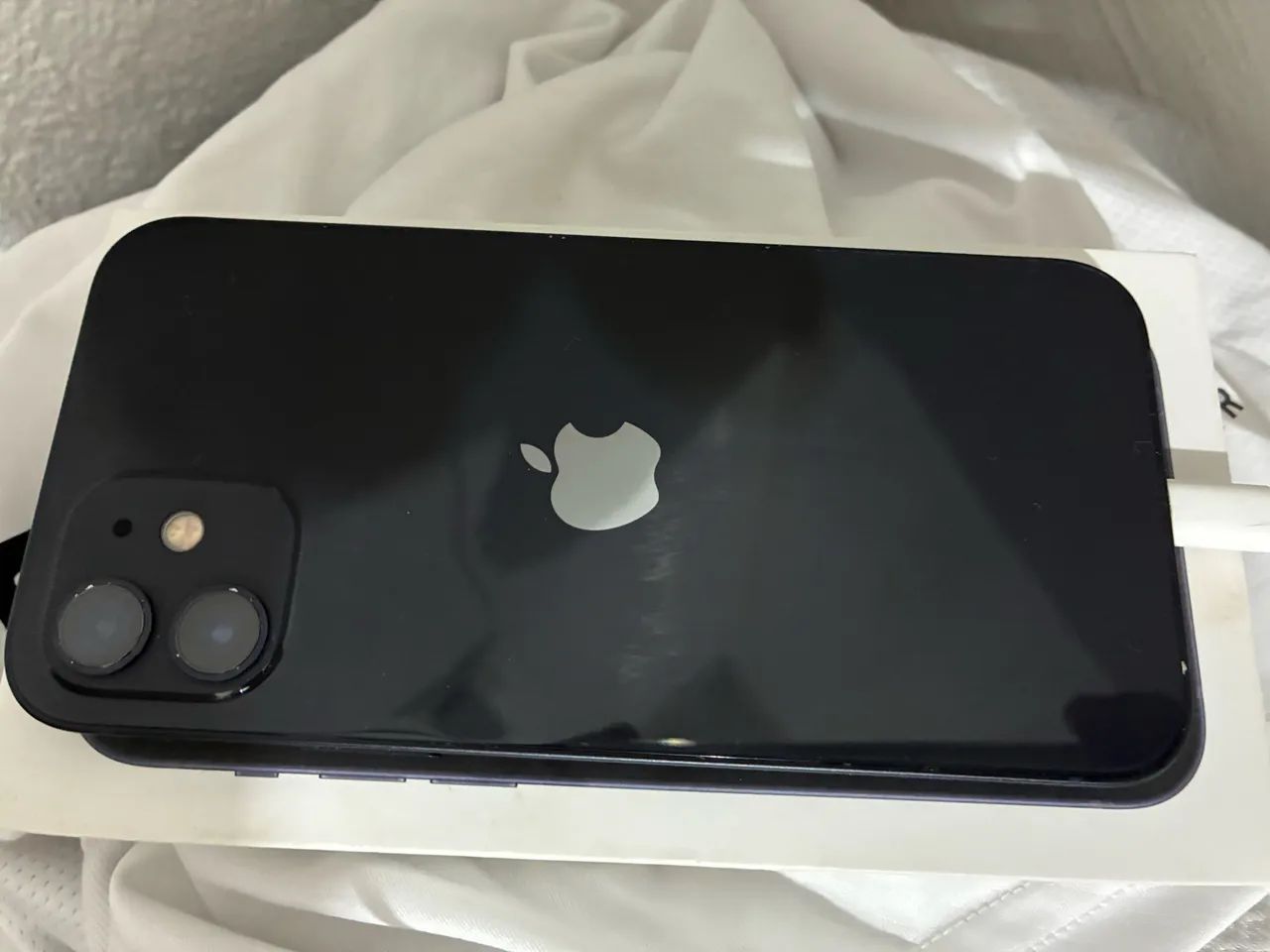iPhone 12 - 64gb, preto, ótimo estado - R$1.700
