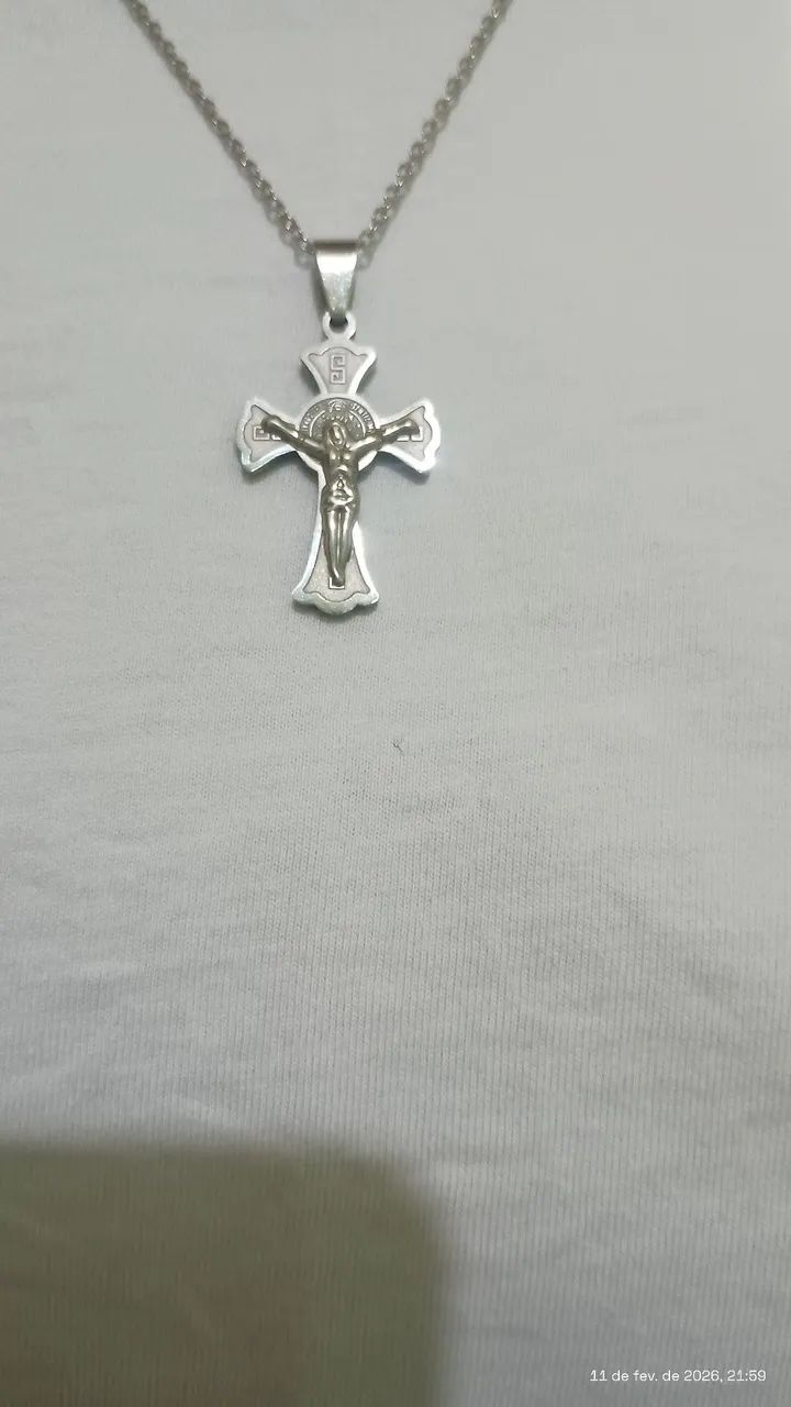 Crucifixo com corrente em inox 