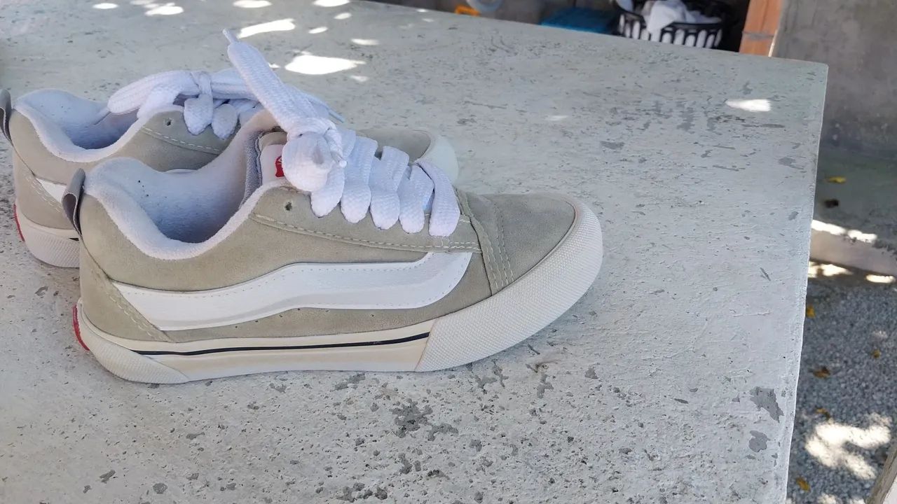 Tênis vans old skool.