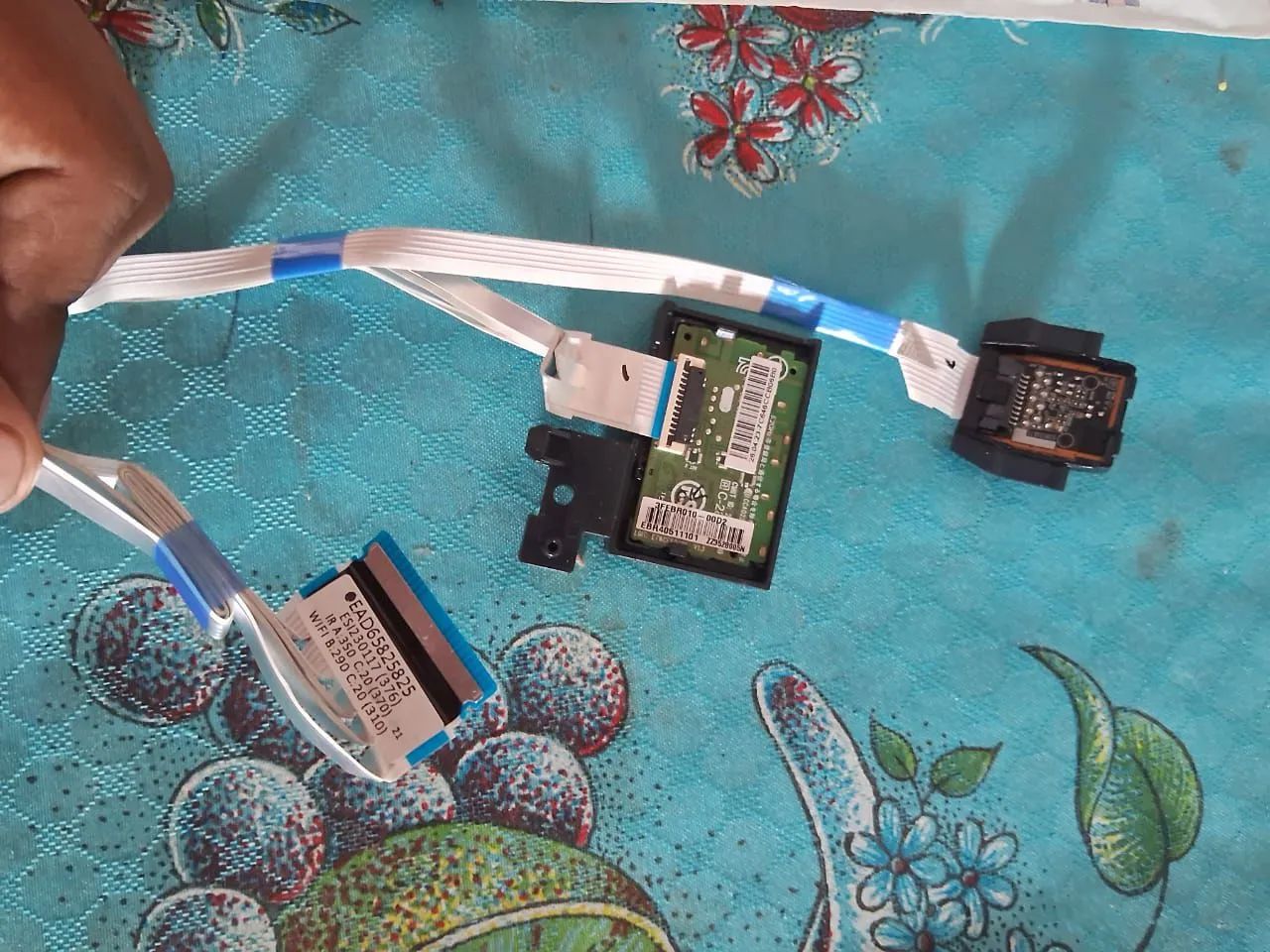 Placa mãe, placa de carga, power com módulo Wi-Fi e Bluetooth, controle..TV LG 55UR8750PSA - Foto 4