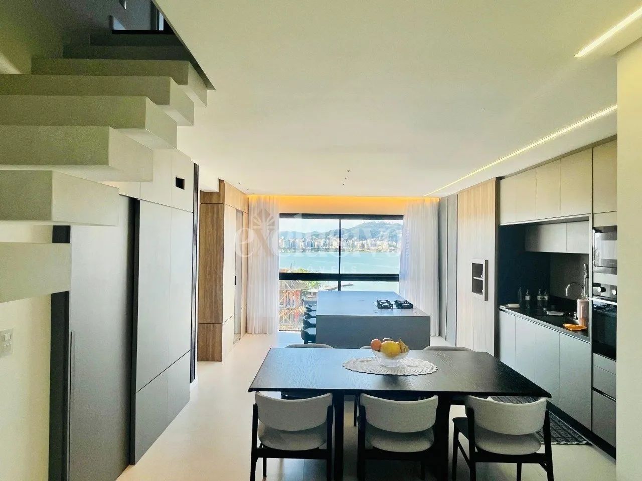 Cobertura Duplex com vista para o Mar e Ponte Hercílio Luz