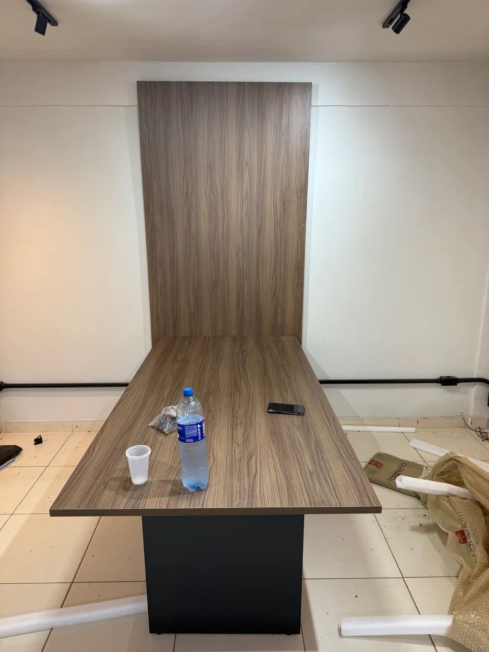 Mesa reunião 2,00x1,00 + painel de parede Novo  - Foto 2