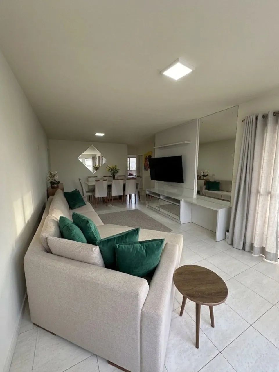 Amplo apartamento próximo à Praça do Congresso em Criciúma - Foto 2