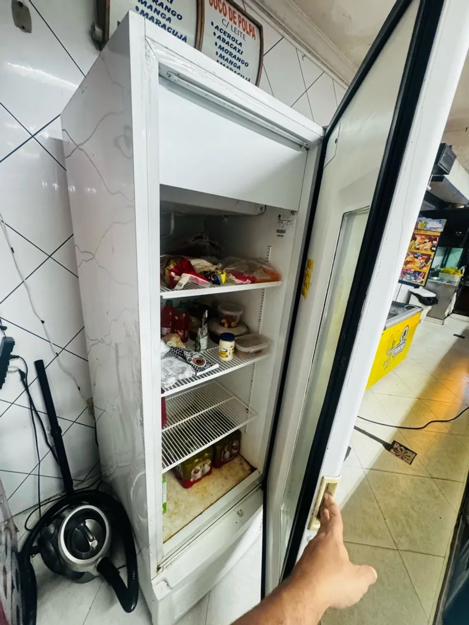 Geladeira para comércio em perfeito estado - Foto 2