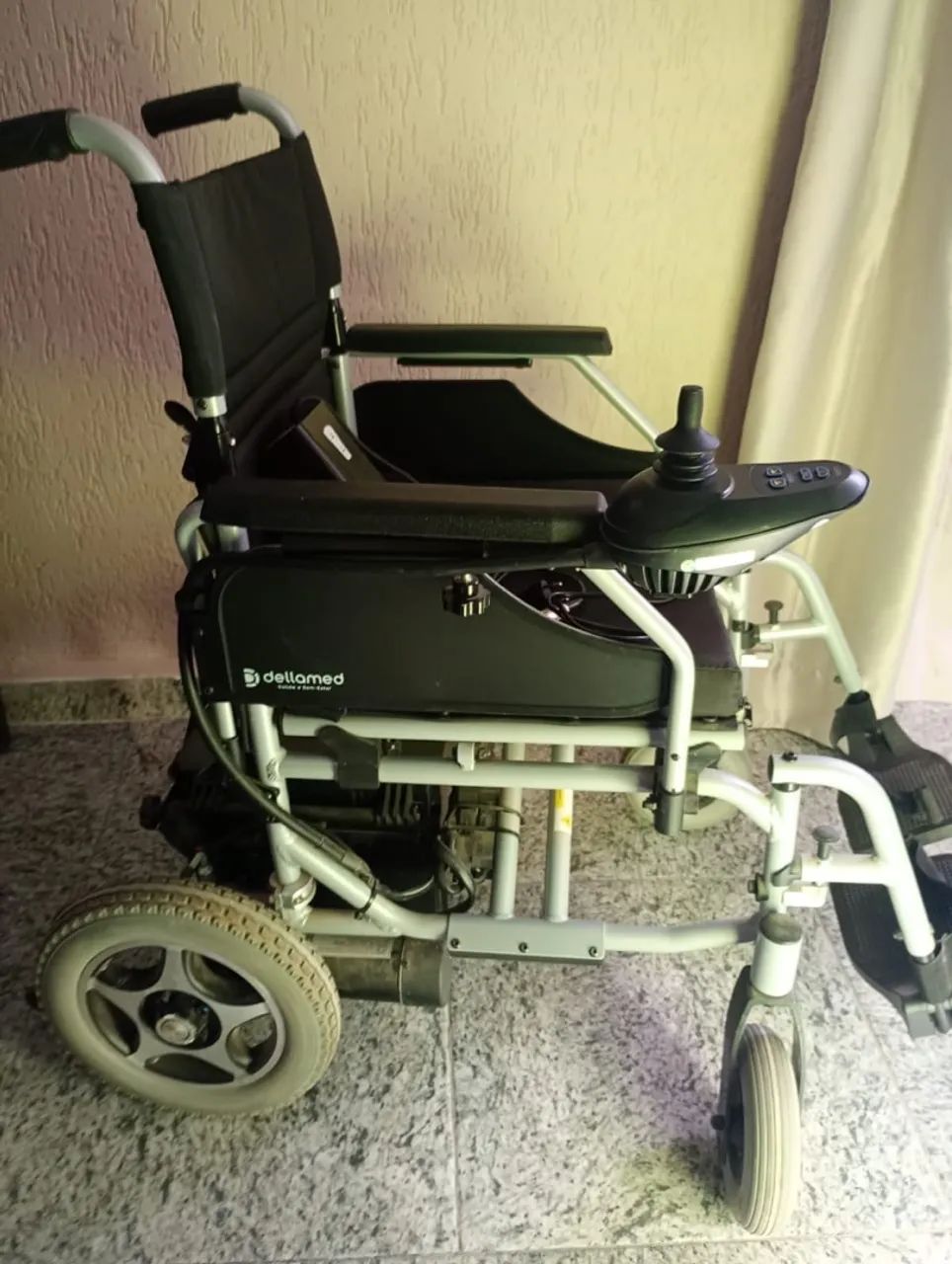 Vendo Cadeira elétrica Nova 