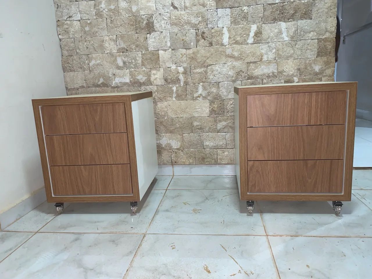 CRIADOR MUDO , MESA DE CABECEIRA DE MDF 