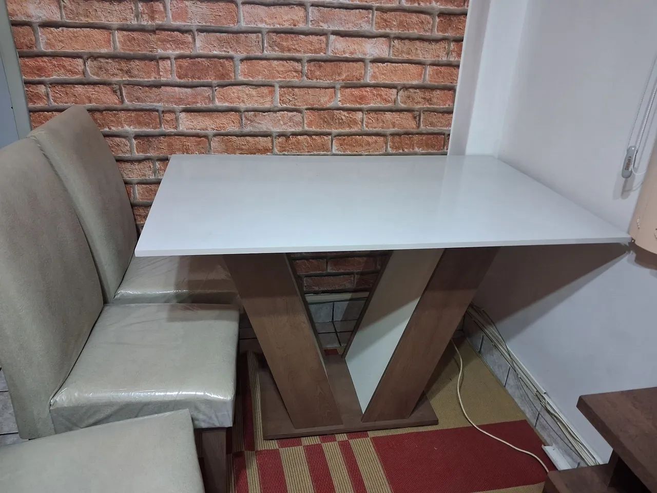Conjunto de mesa com 4 cadeiras