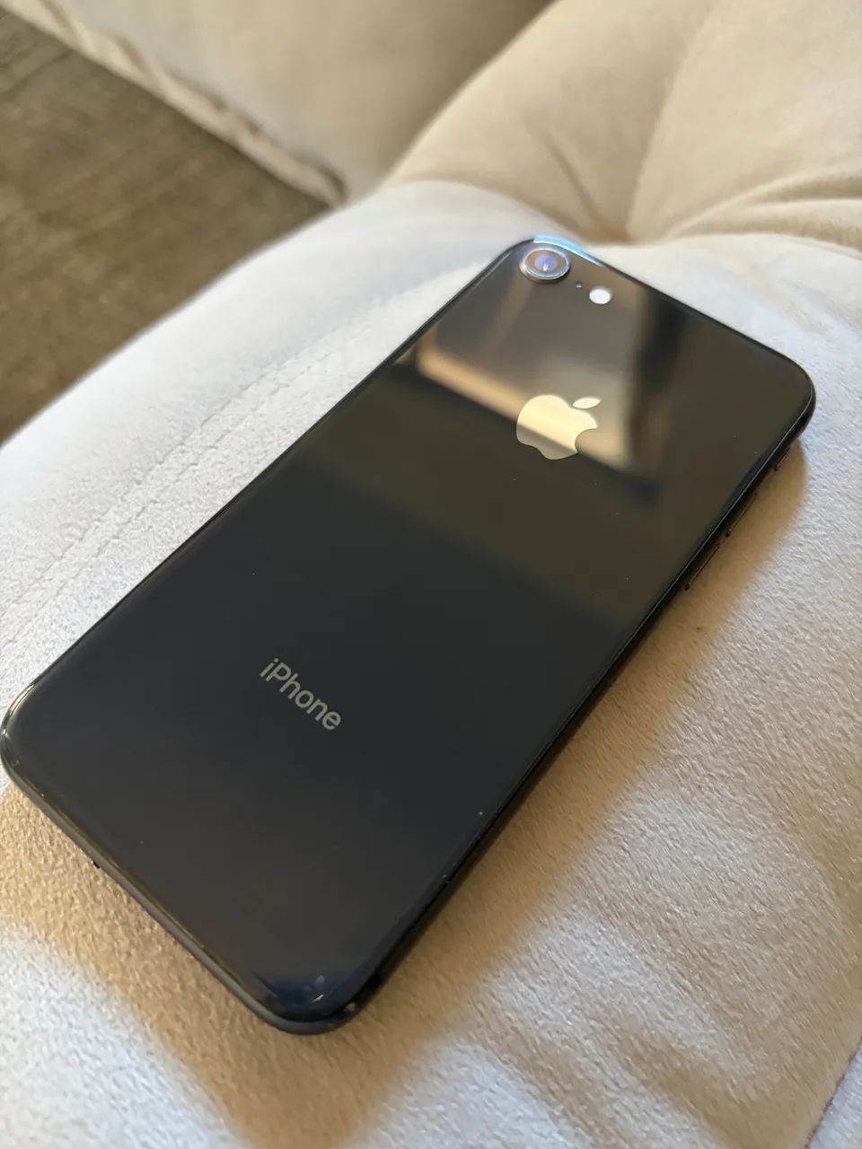 IPHONE 8 - 64 GB