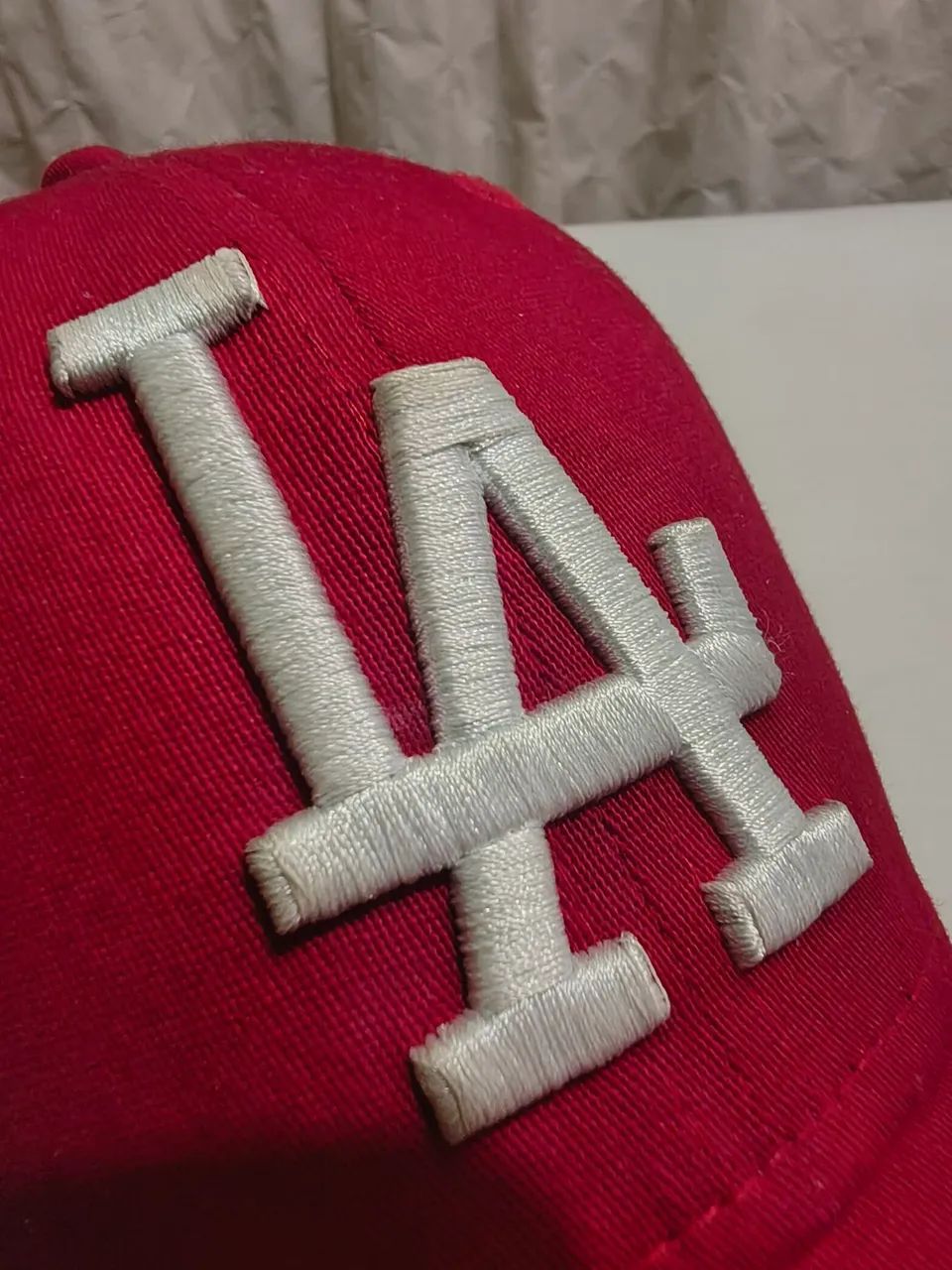 Boné New Era 39thirty Los Angeles Dodgers vermelho, original  - Foto 4