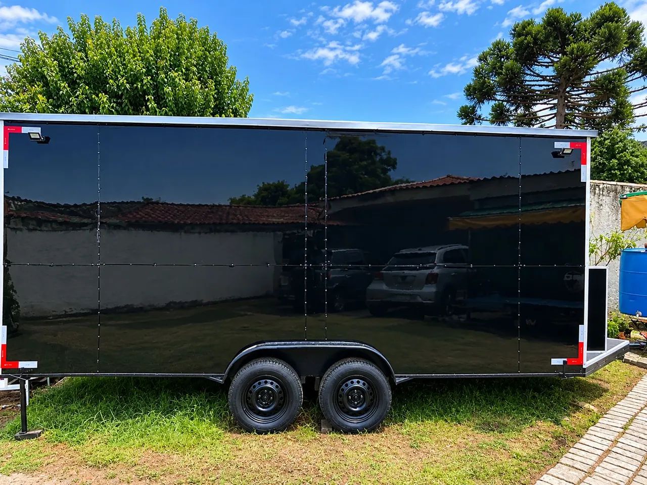 Vendo Trailer 2 eixos 5x2 novo completo luminárias em Led 