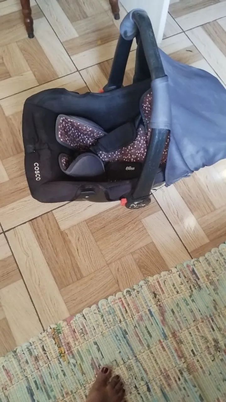 Vendo 1 bebê vc conforto e 1 canguru 