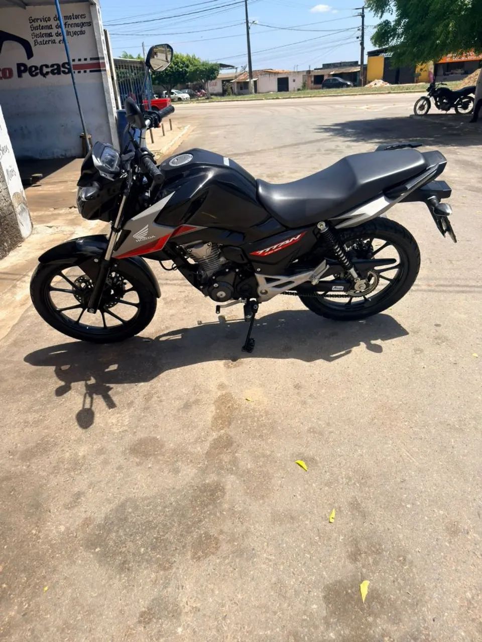 Vendo Titan 2025 - Foto 2