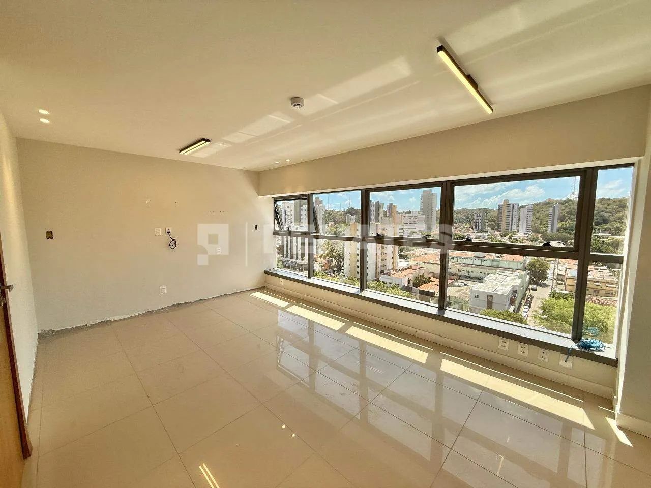 Sala comercial no Manhattan Business com 69m²