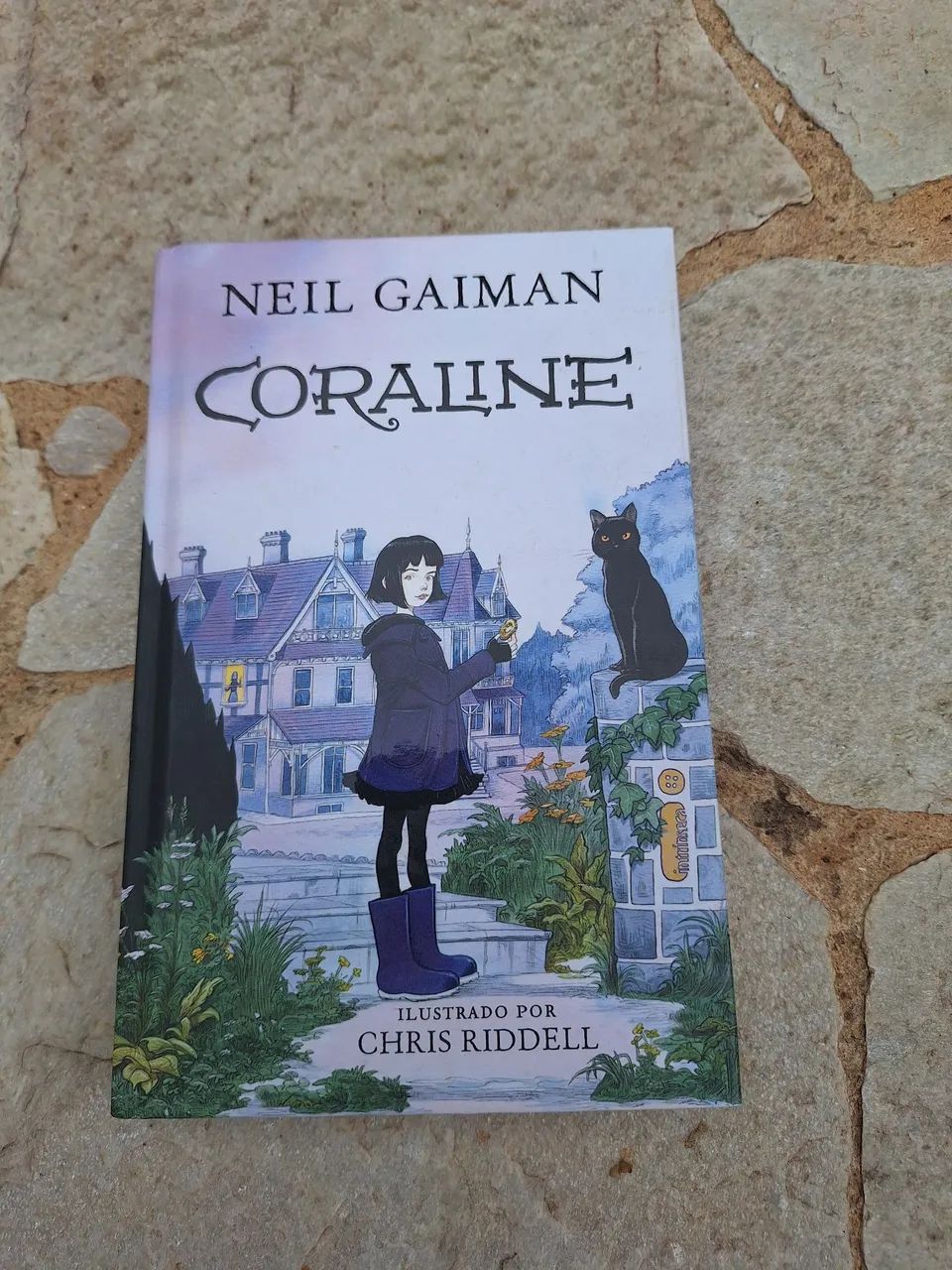 Livro Coraline - Foto 2
