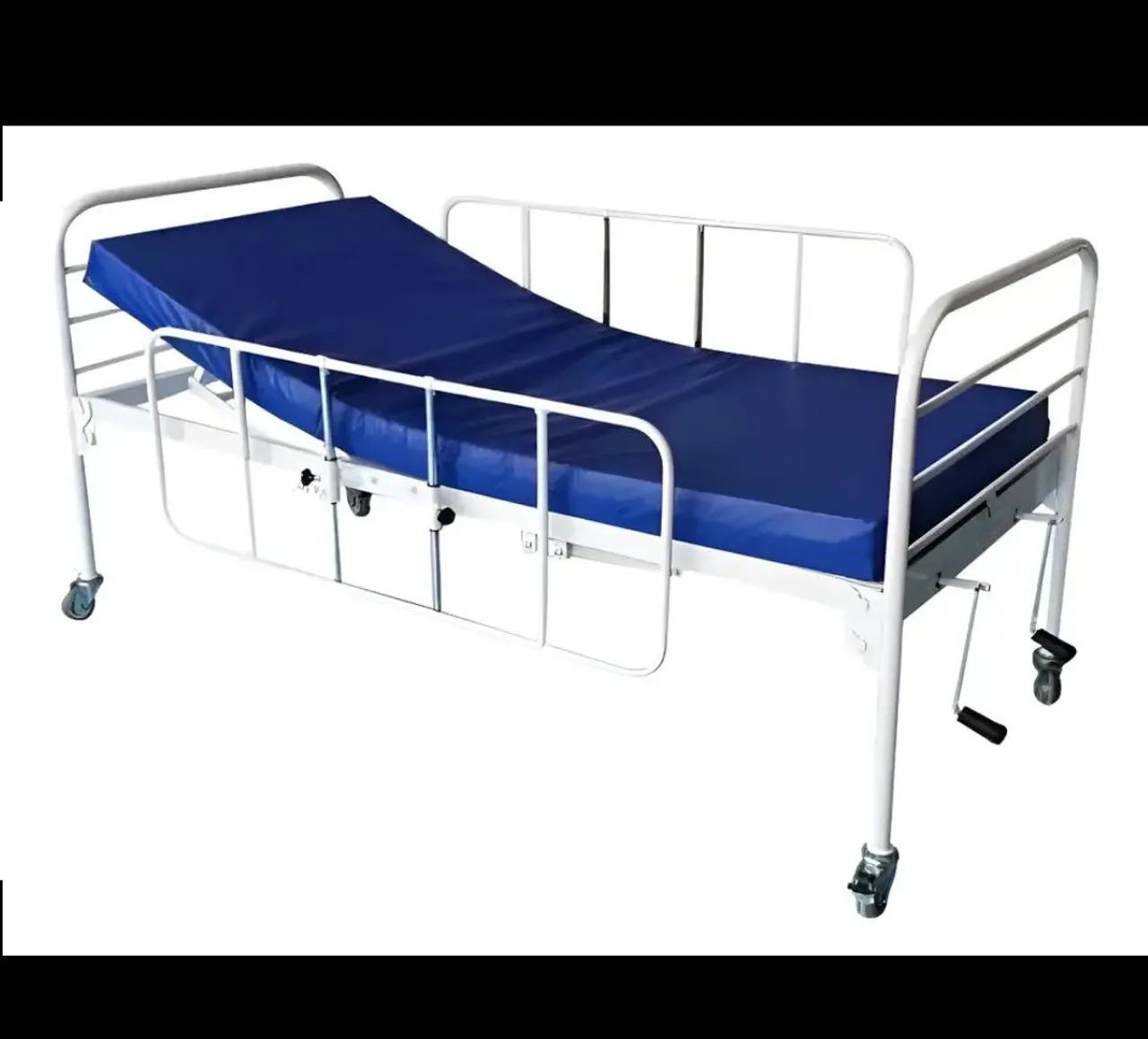 Cama hospitalar com colchão.