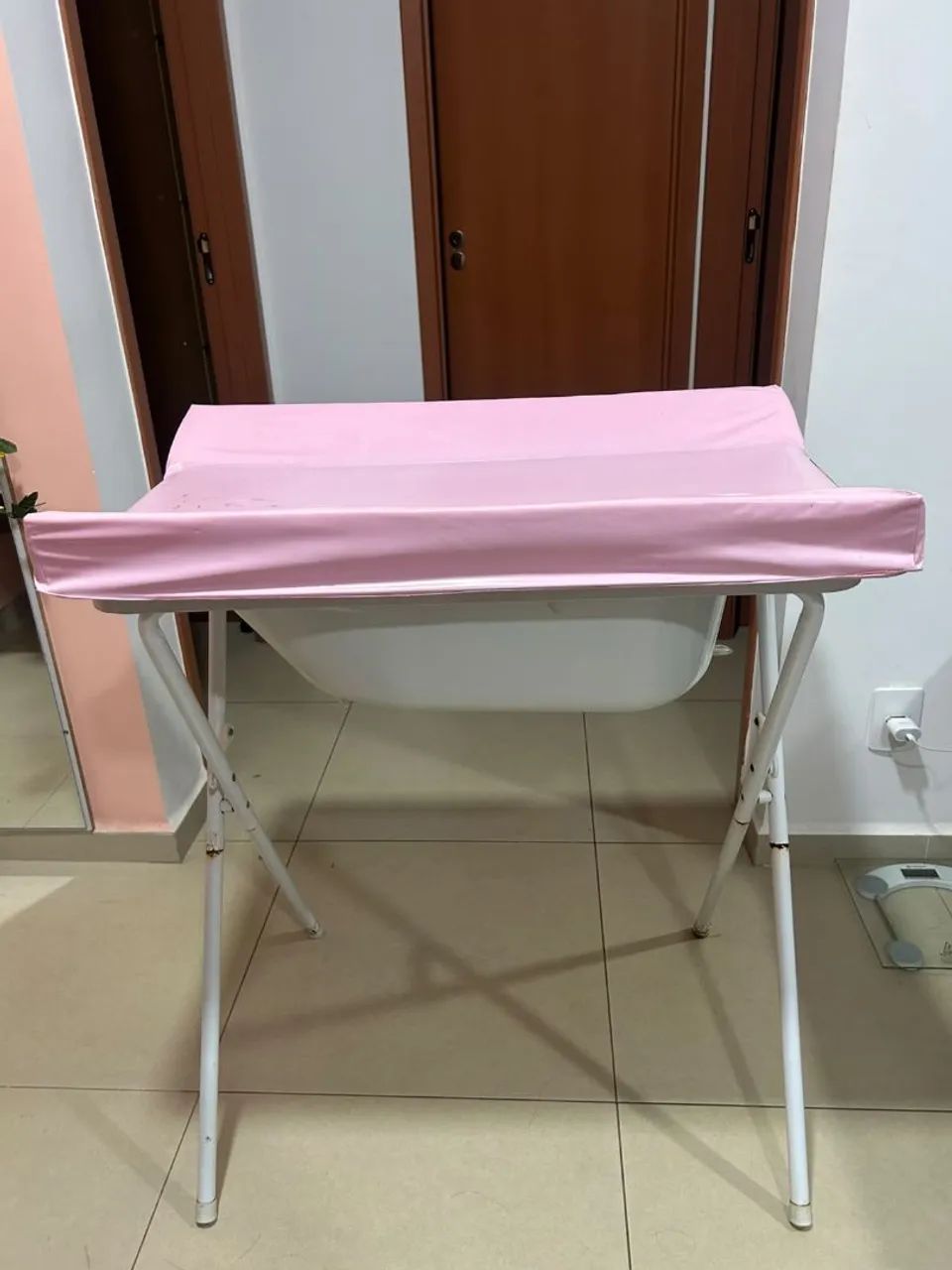 Vendo banheira com suporte e trocador