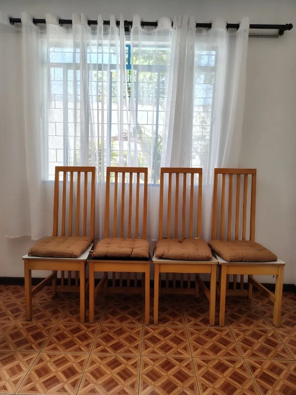 Mesa com 4 cadeiras