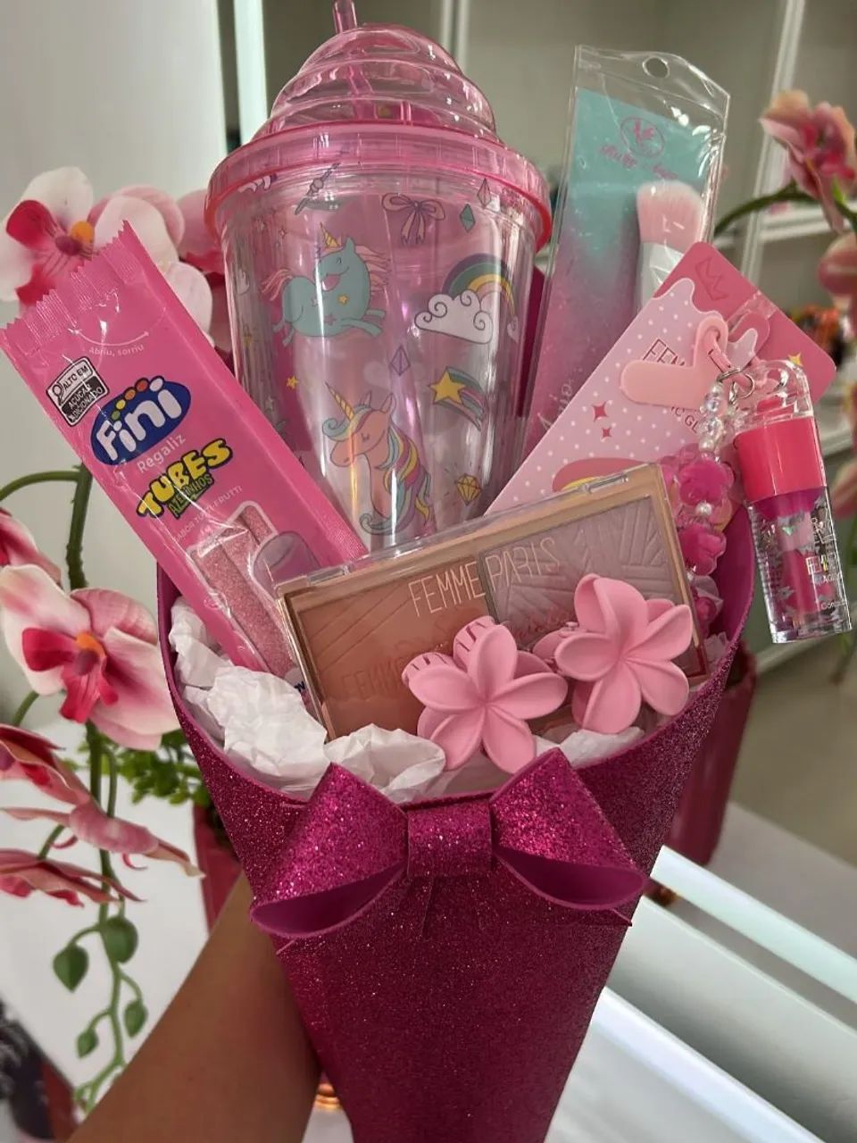 Compre 250 em produtos e ganhe a caixa de presente personalizada Ou buquê - Foto 2