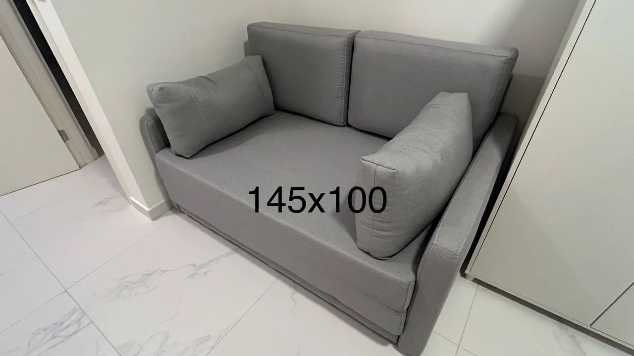 Vendo Sofá Cama NOVO, sem uso.