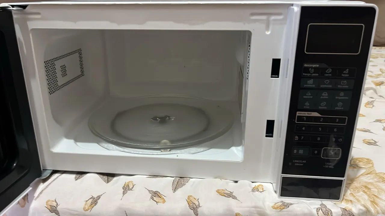 Microondas Midea usado  - Foto 3