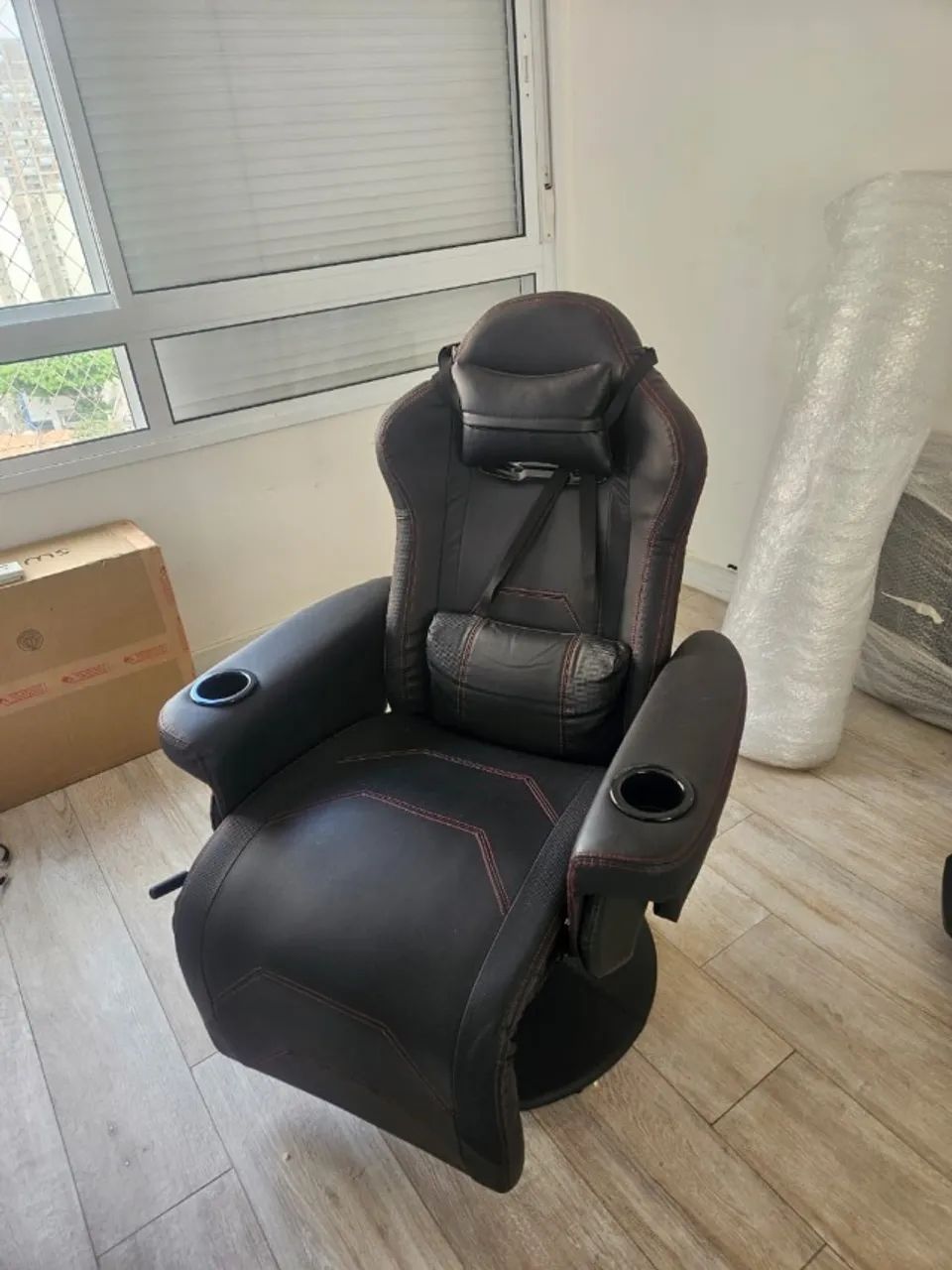 Poltrona gamer semi nova 