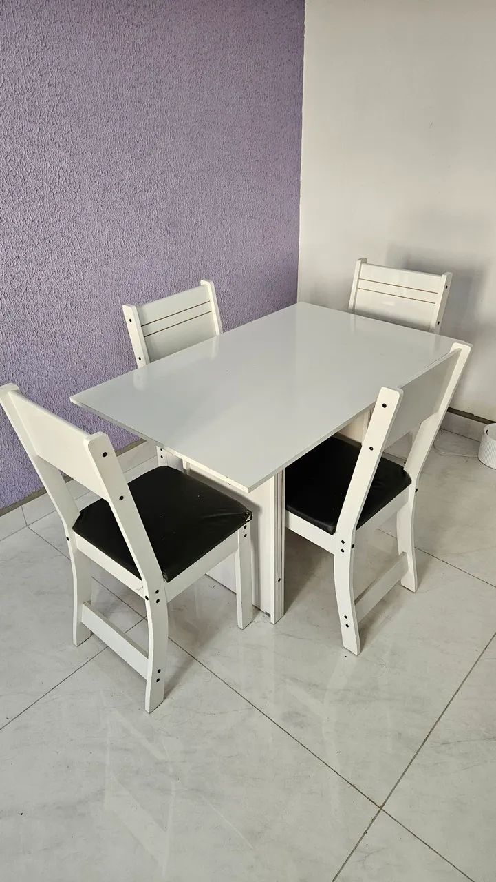 Conjunto Mesa de Jantar 4 Cadeiras