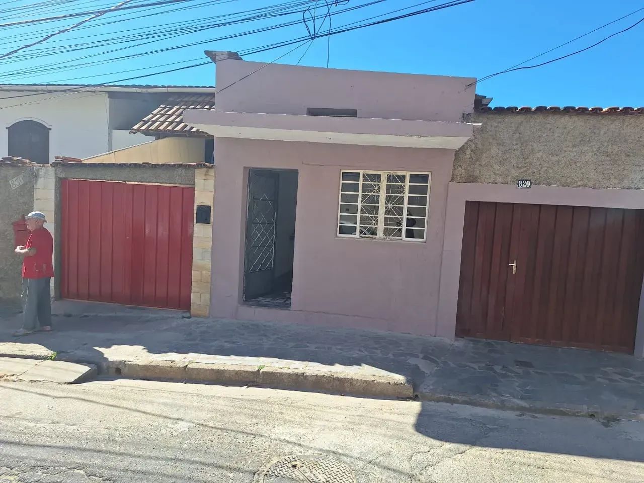 KITNET NO CAIÇARAS - 2 CÔMODOS E BANHEIRO