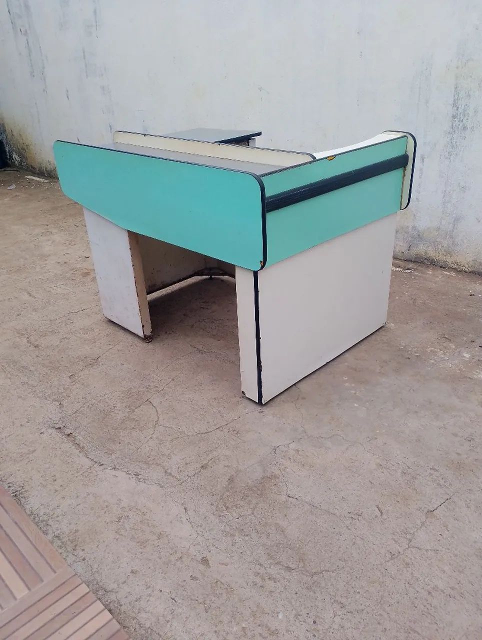 Balcão Caixa usado para vender logo - Foto 2