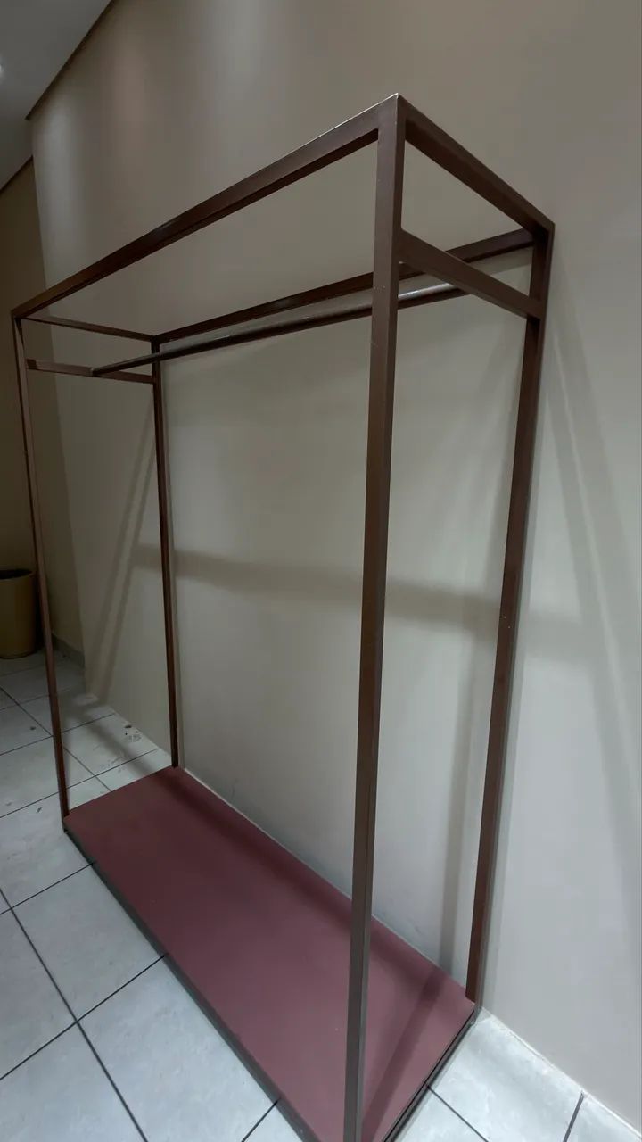 Arara closet de loja 