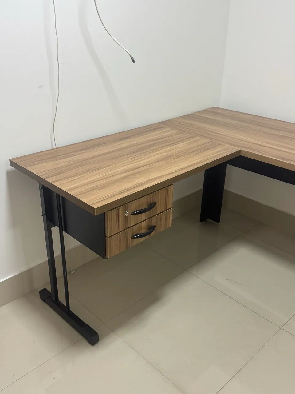 Vendo mesa de escritório semi nova