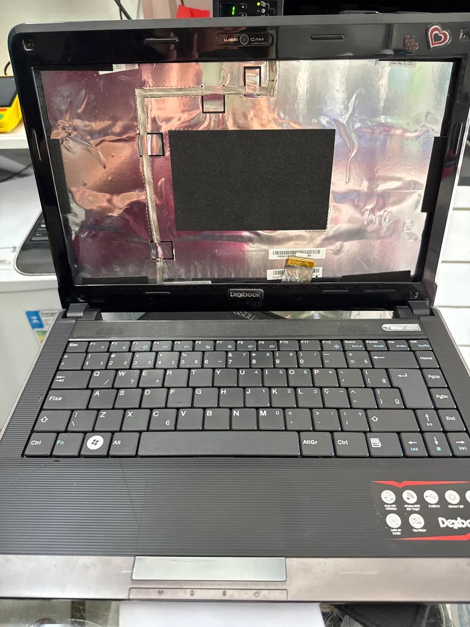 Carcaça de notebook para retirada de pecas