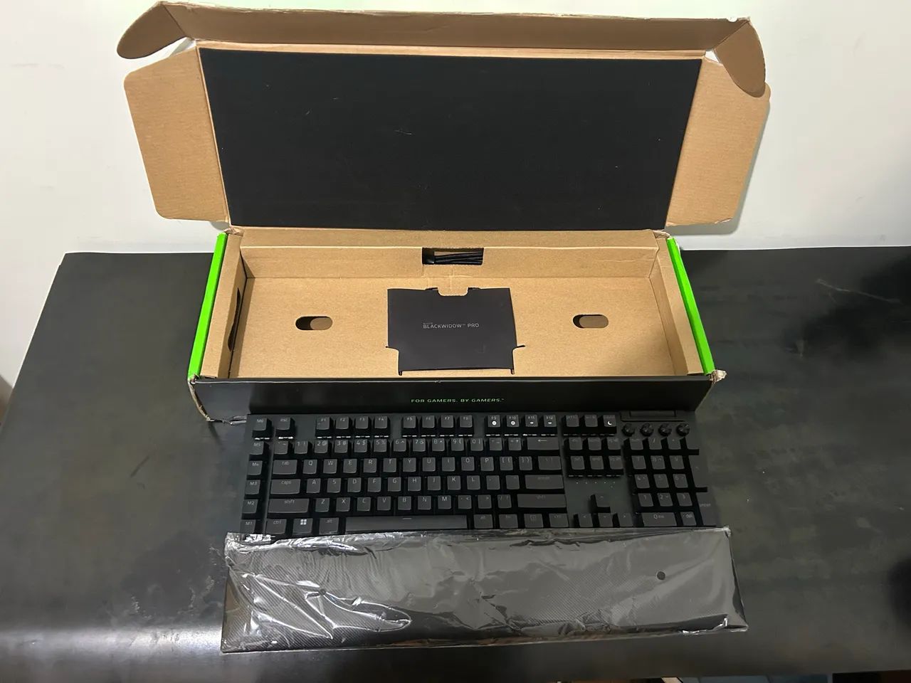 Teclado mecânico Razer Blackwidow v4 - Foto 2