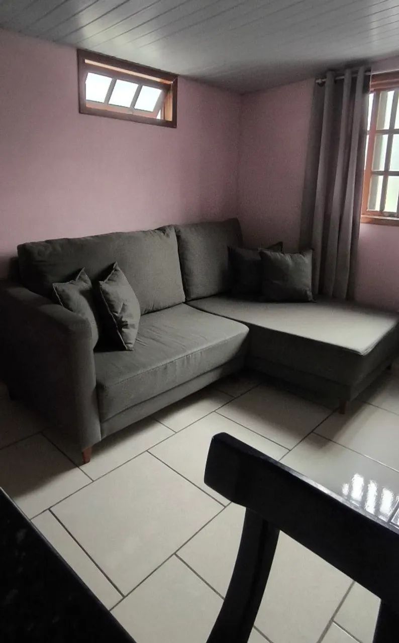 Sofá com tecido Pet friendly