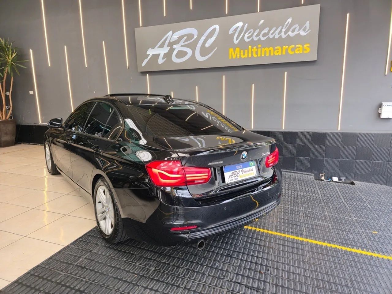 BMW 320I 320i 2017 - Foto 2