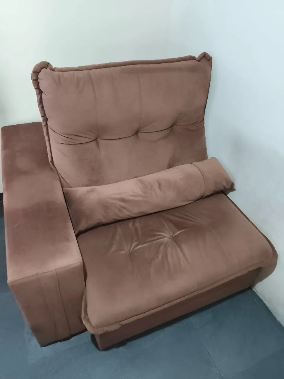 Sofá retrátil em Suede 