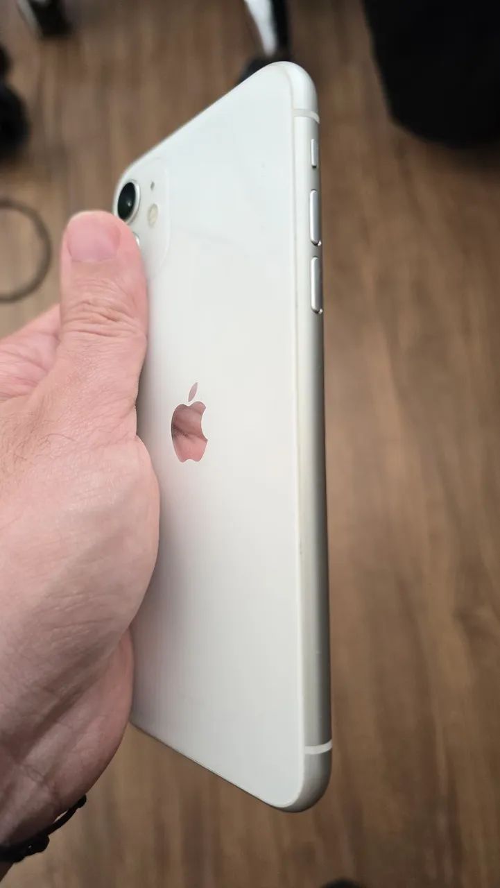 iPhone 11 - 128GB COM DEFEITO - Foto 4