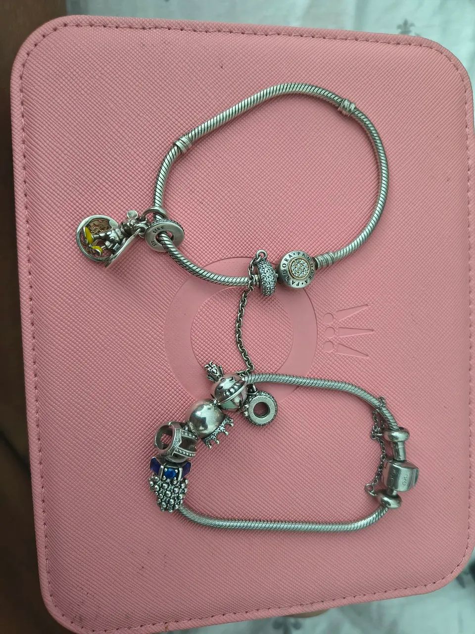Pulseiras Pandoras com overloque 