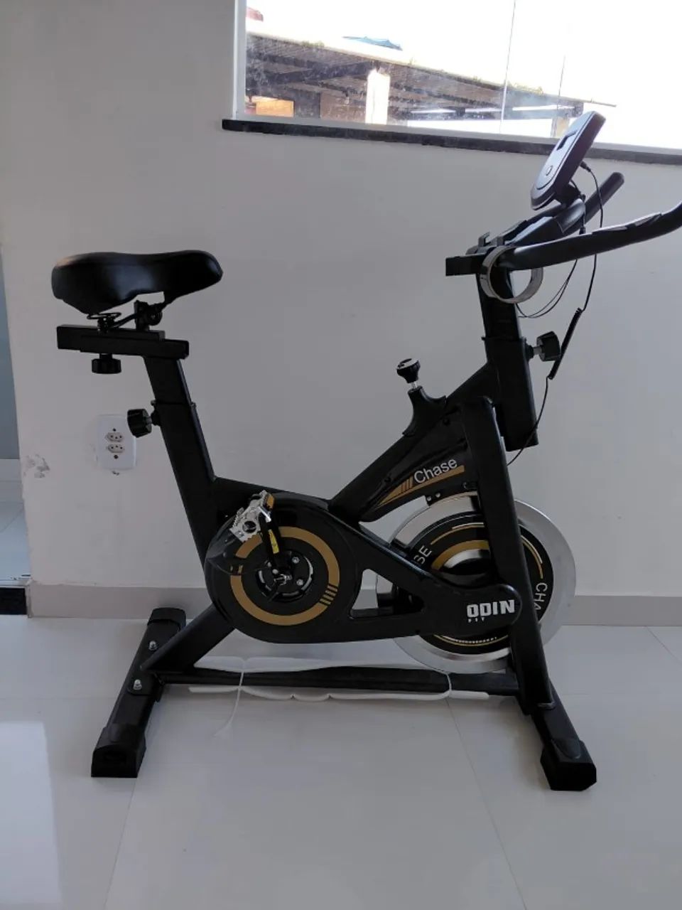 BICICLETA ERGOMÉTRICA (SEMI NOVA) + ELIPTICO (USADO)