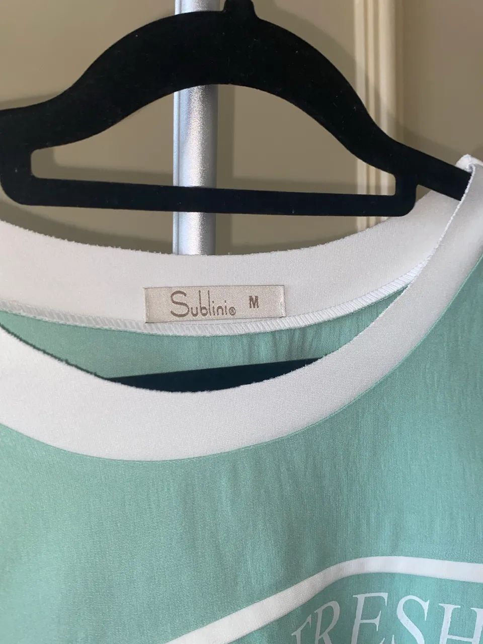 blusa feminina sublini verde e branca - Foto 2