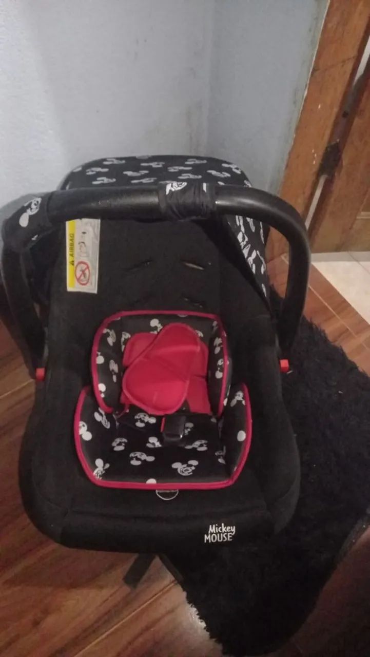 Vende se bebê conforto, pouco tempo de uso.